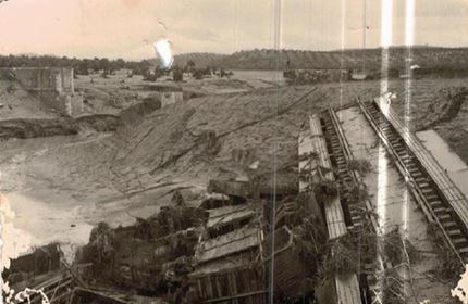 Destrucción del puente del Ferrocarril en Aguadulce (Sevilla). Septiembre de 1949