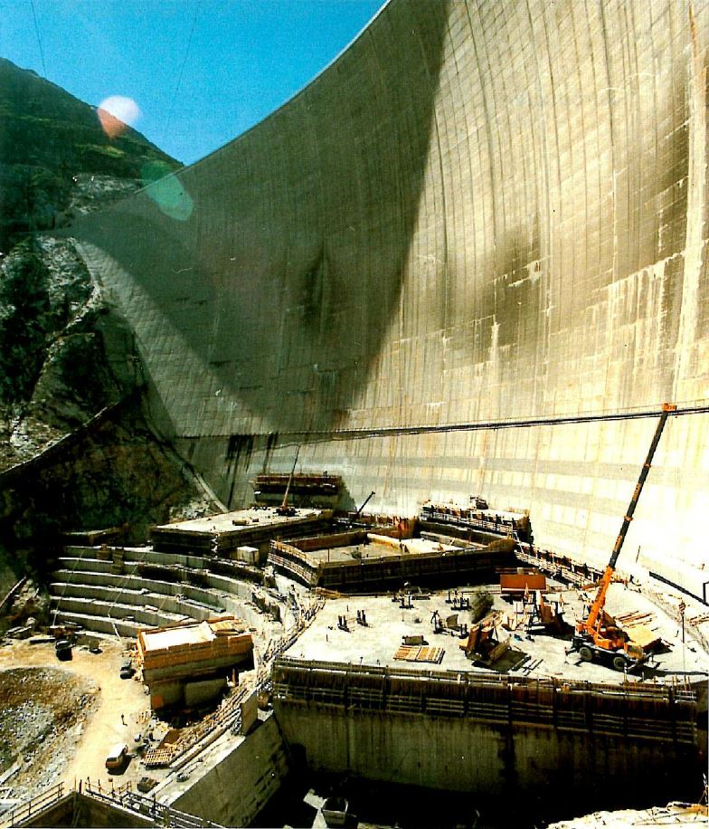 Trabajos de reparación en la presa de Kölnbrein (Remedial Project for Kölnbrein Arch Dam. Design and Construction, 1991) 