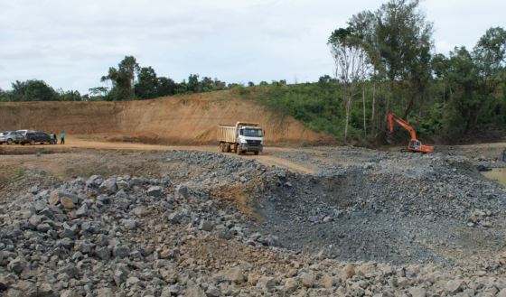 Extracción de materiales para la construcción de las presas del complejo hidroeléctrico Xe Pian-Xe Namnoy, año 2014